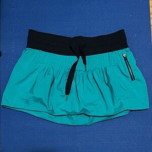 Vintage Lululemon athletica Teal and Black Pleated mini Skirt